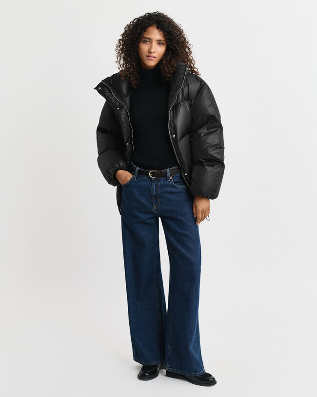 Relaxed fit ‑mitoitettu untuvatakki