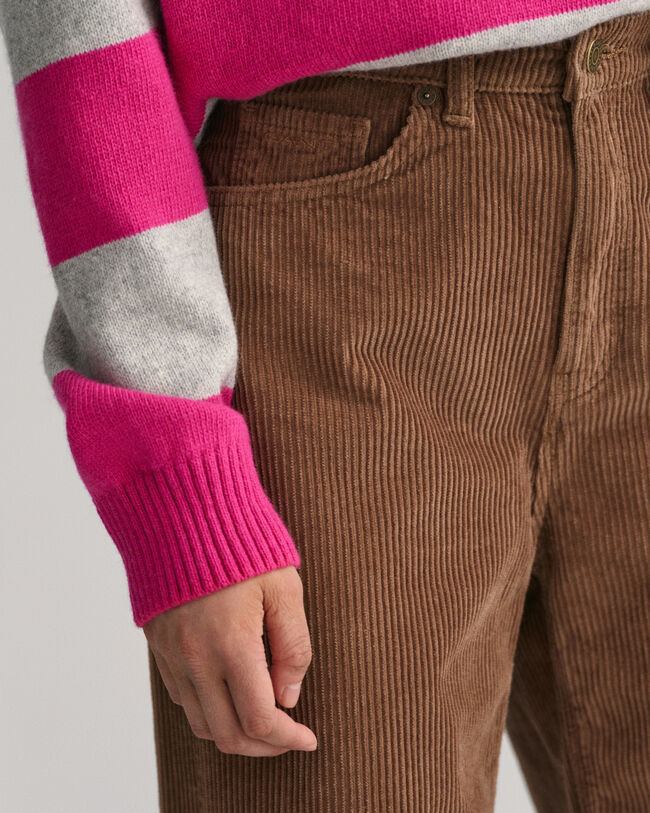 Teen Girls ‑malliston leve&auml;lahkeiset vakosamettihousut