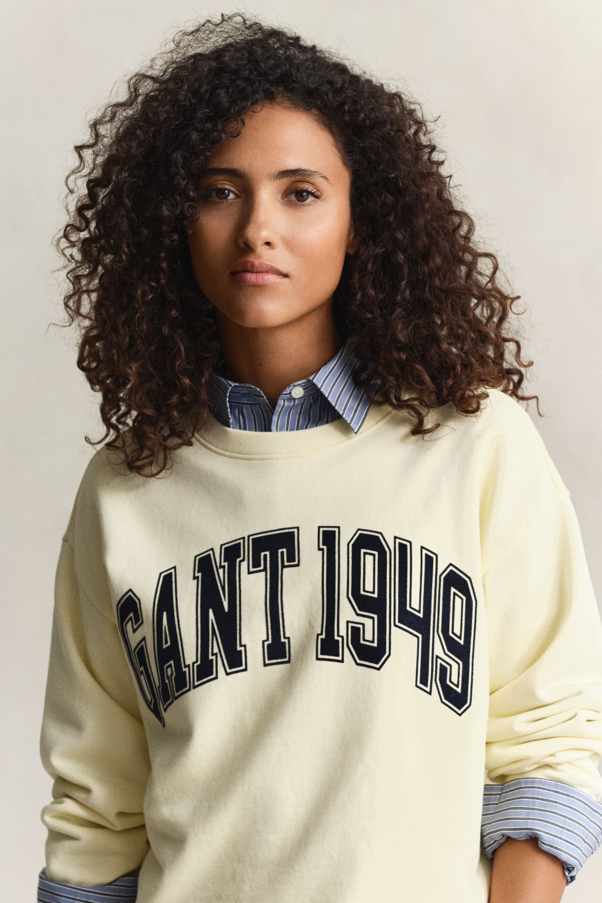 Graphic-collegepaita, pyöreä pääntie