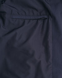 Tuulenpitävä autotakki