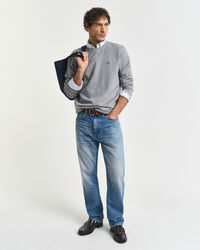 Shield-collegepaita, jossa pyöreä pääntie