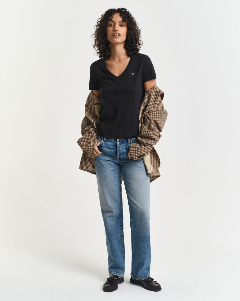 Shield-t‑paita, jossa v-pääntie