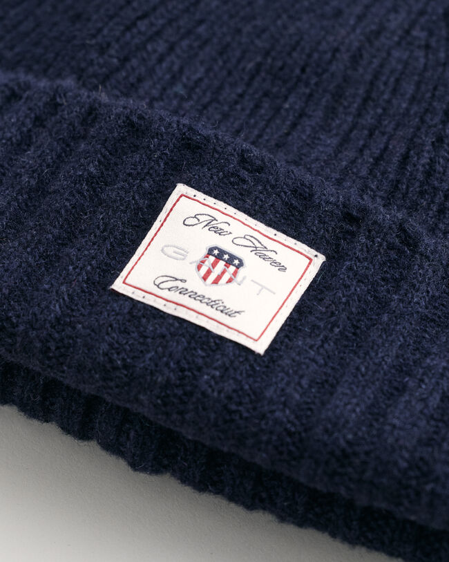 Pipo ja huivi lahjapakkauksessa