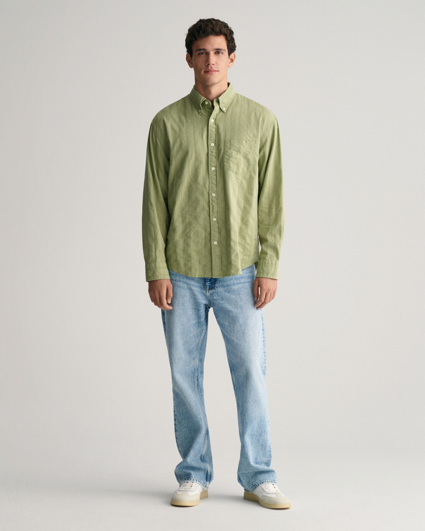 Dobby-raidallinen relaxed&nbsp;fit ‑mitoitettu paita