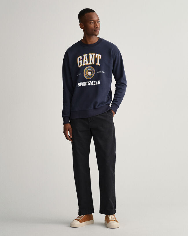 Crest Shield ‑collegepaita, pyöreä pääntie