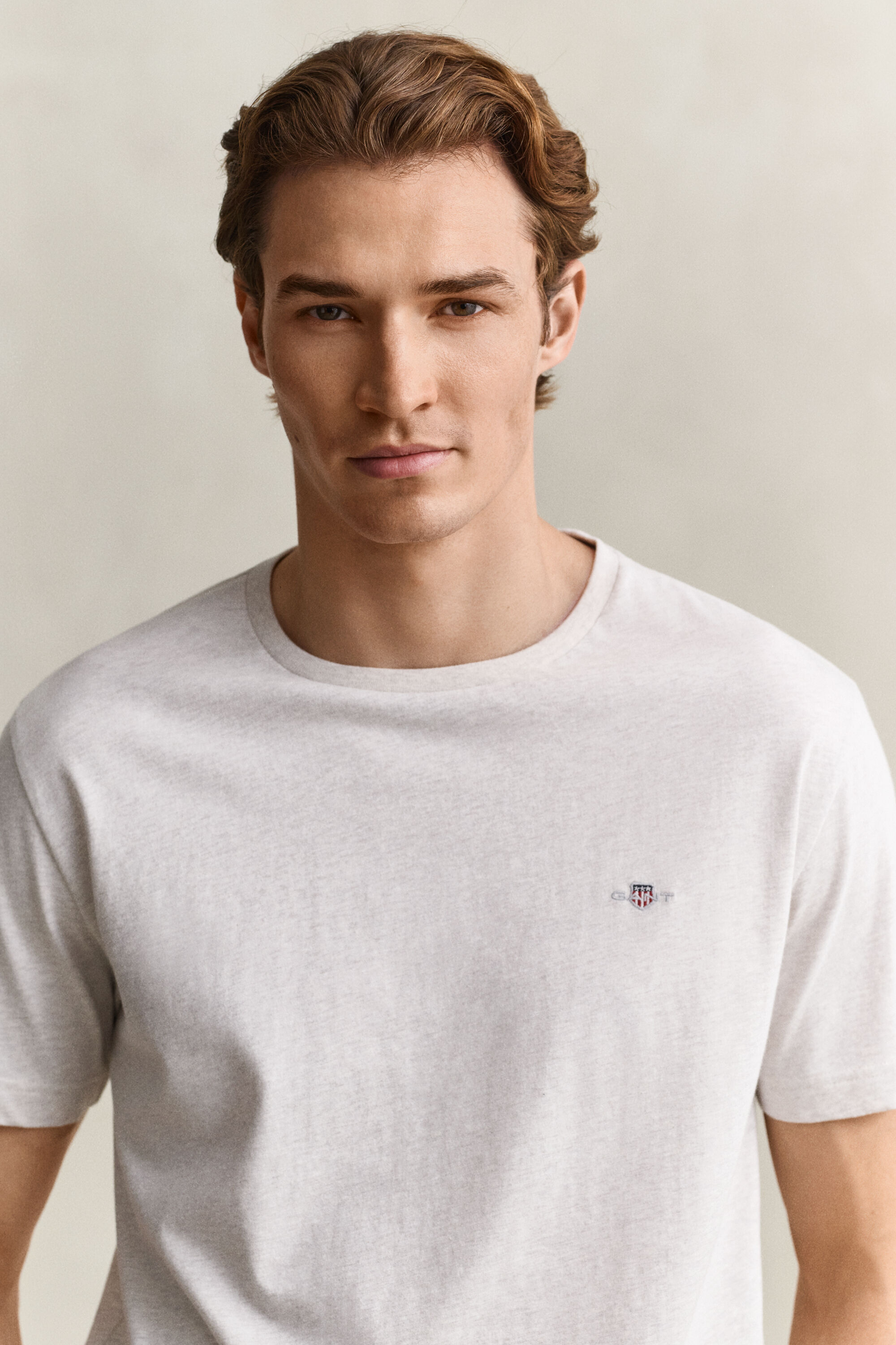 Regular fit ‑mitoitettu Shield-t‑paita