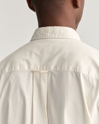 Relaxed fit ‑mitoitettu, valmiina v&auml;rj&auml;tty oxford-paita