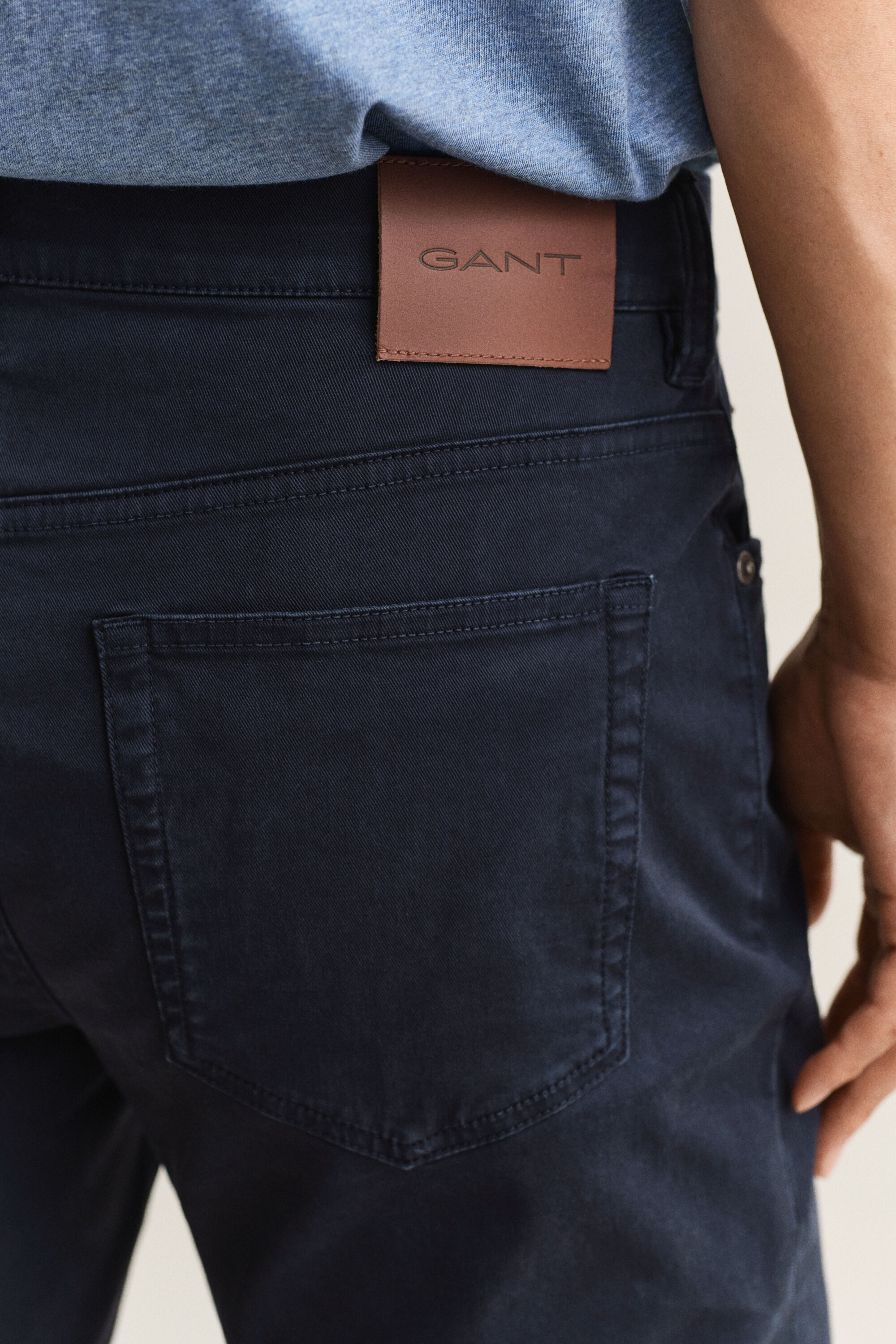 Slim fit ‑mitoitetut Desert-farkut