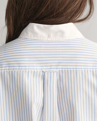 Regular&nbsp;fit ‑mitoitettu raitapaita, kontrastiv&auml;rinen kaulus