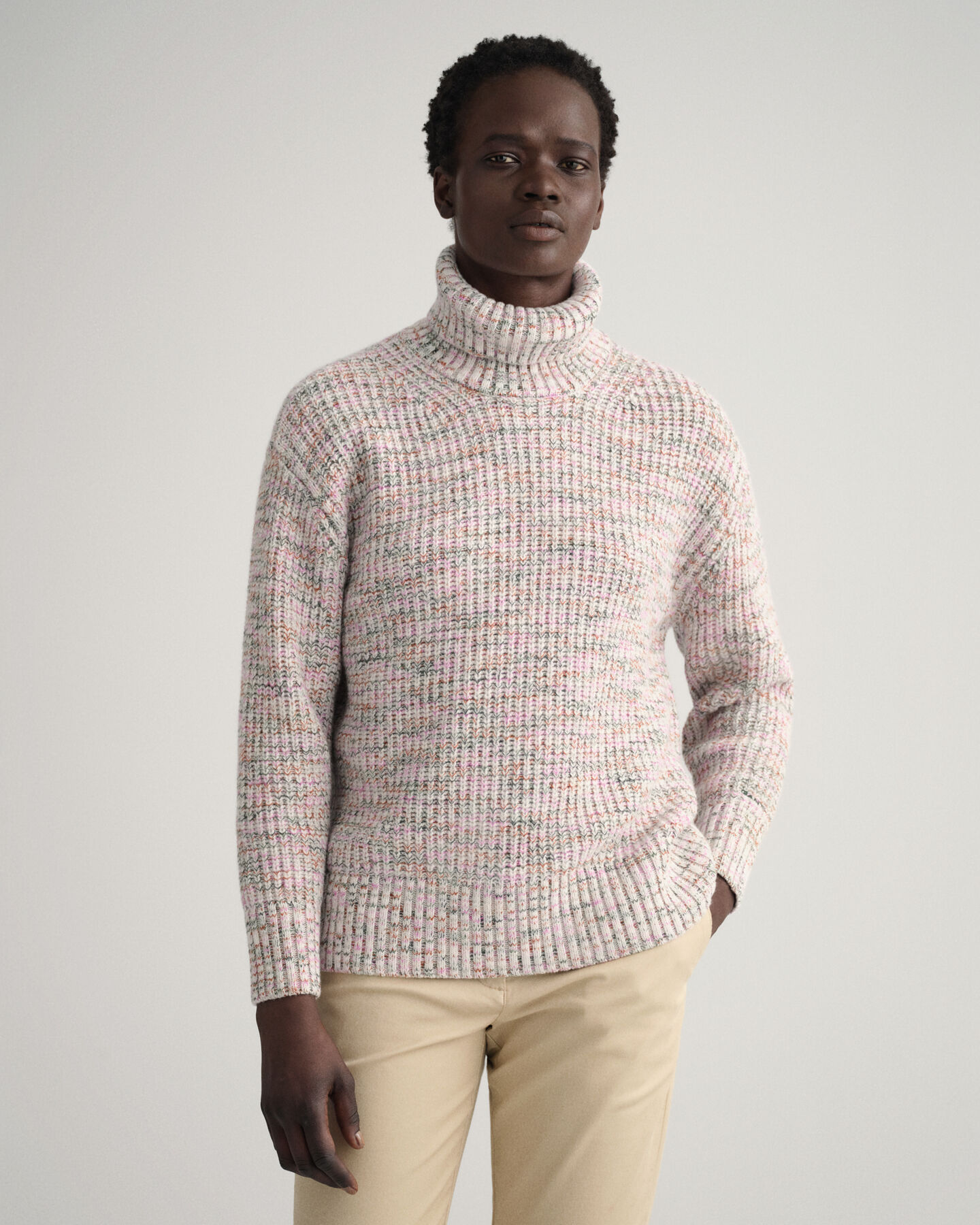 Moniv&auml;rinen pooloneule