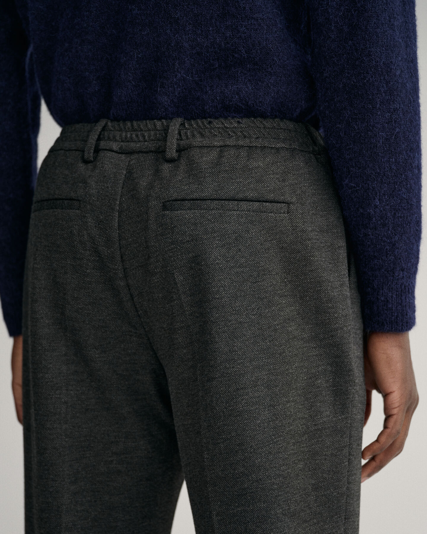 Jerseykankaiset puvunhousut