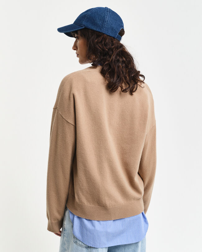 Neuletakki eritt&auml;in hienoa lampaanvillaa