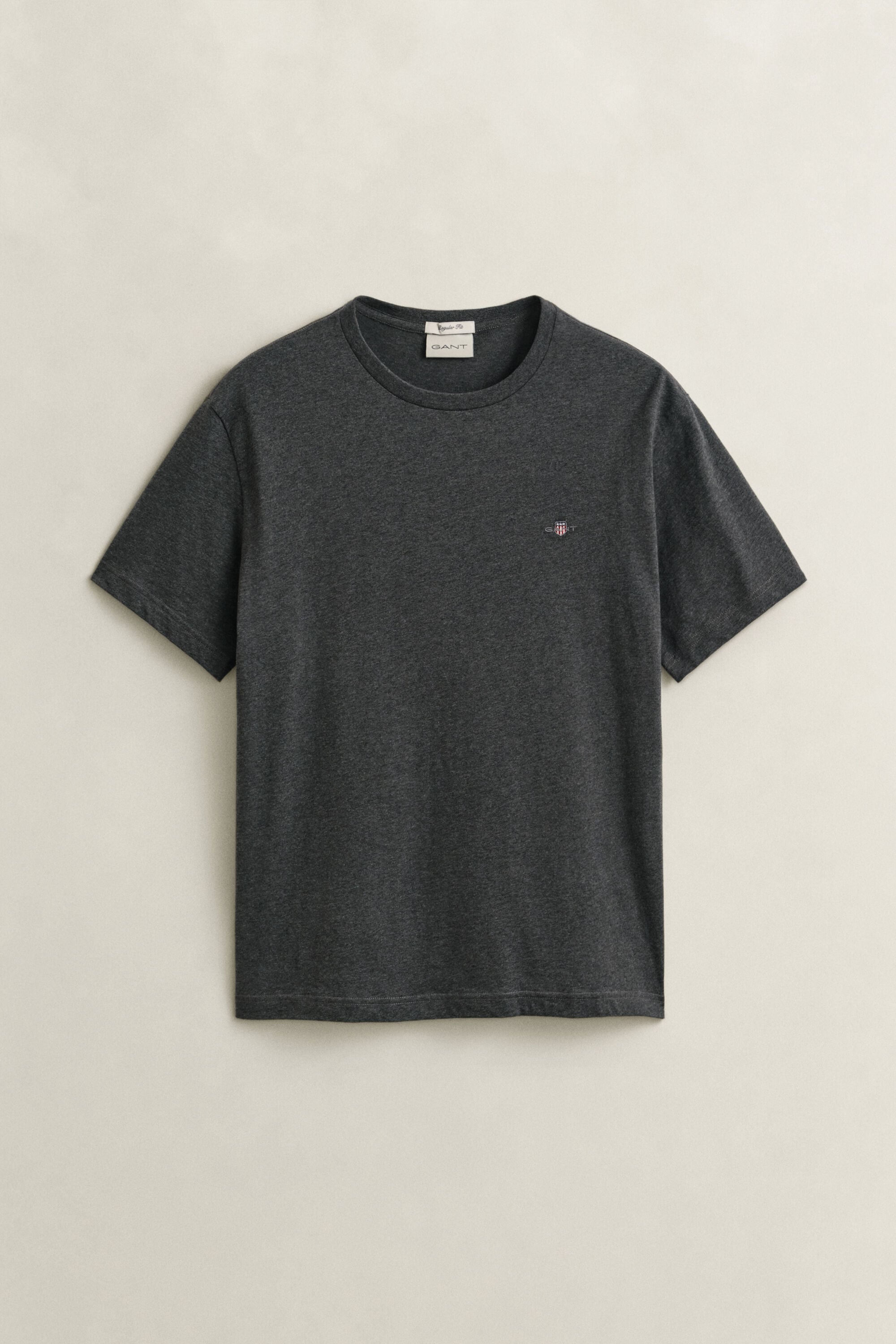 Normaali Shield-t‑paita