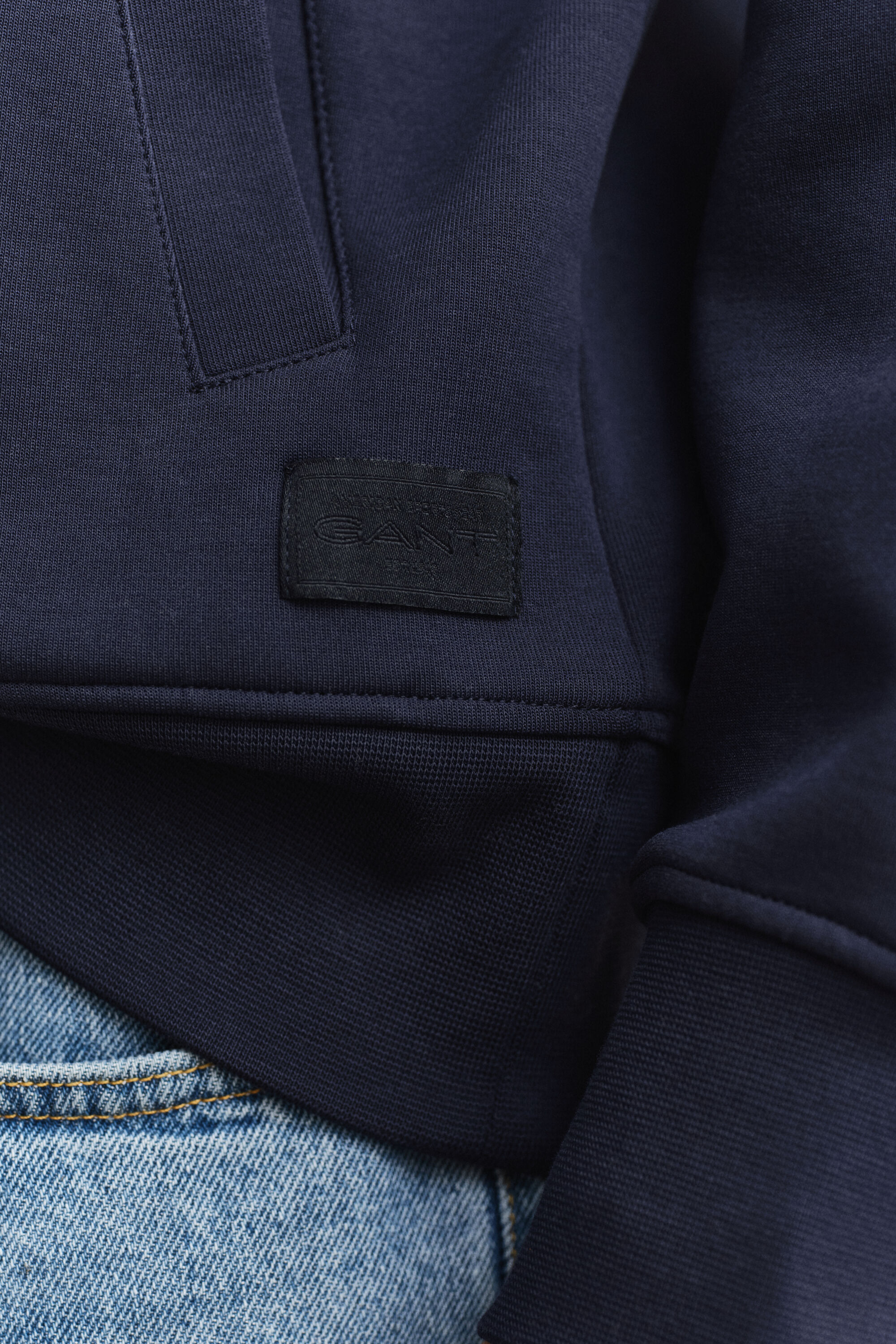 Huppari collegeneulosta