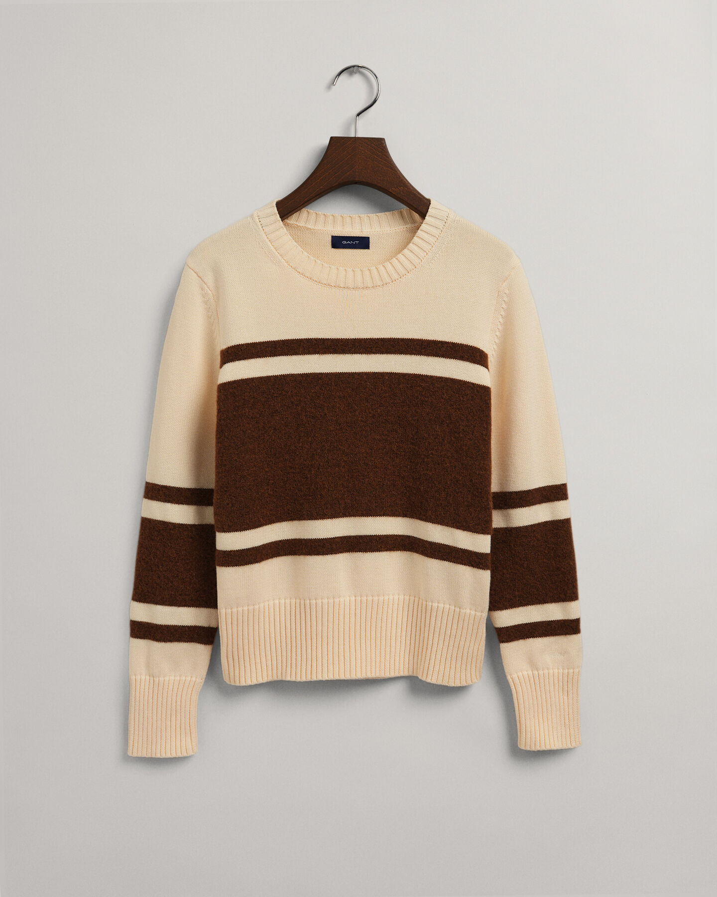 Leve&auml;raitainen neulepusero, py&ouml;re&auml; p&auml;&auml;ntie