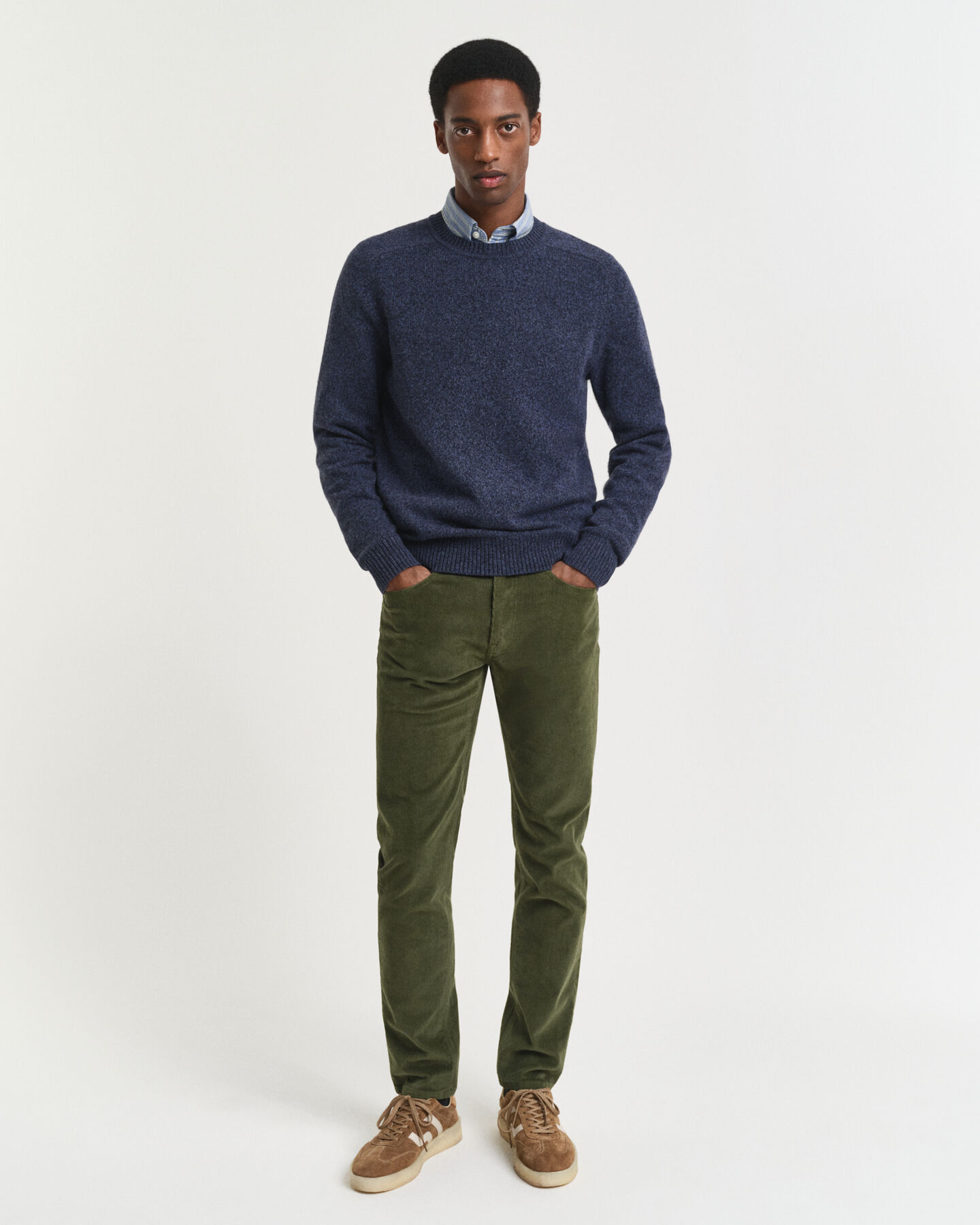 Slim fit ‑mitoitetut vakosamettifarkut