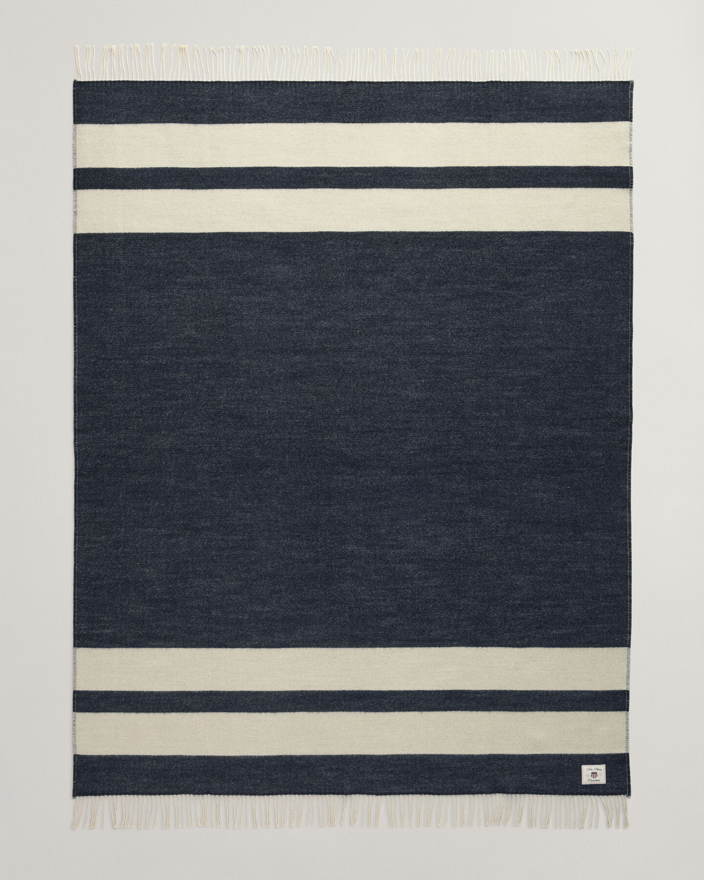 Raidallinen villainen torkkupeitto