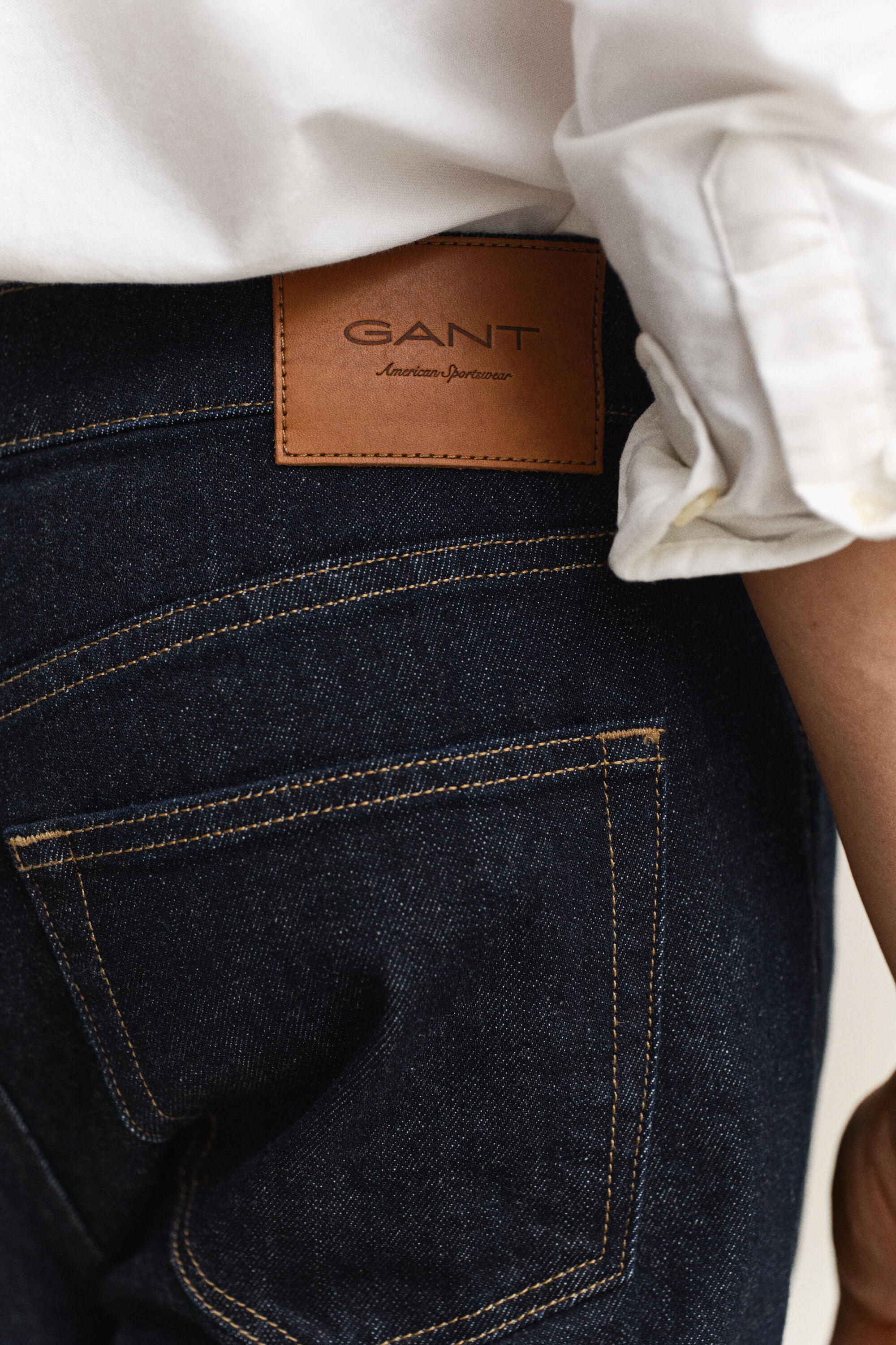 Slim fit ‑mitoitetut Clean Wash ‑farkut