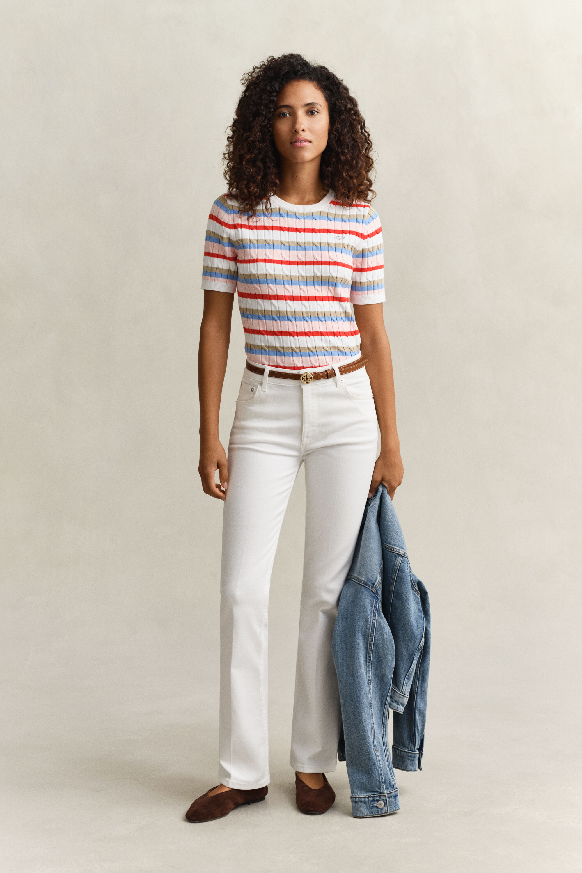 Lyhythihainen raidallinen palmikkoneulepusero