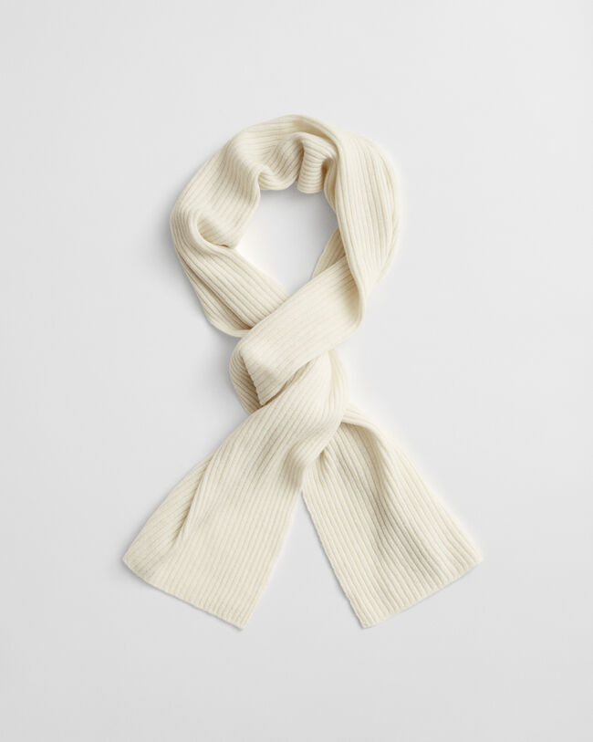 Script-pipo ja huivi lahjapakkauksessa