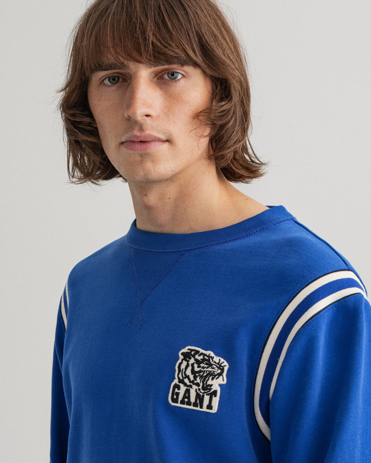 Tiger Badge ‑collegepaita, py&ouml;re&auml; p&auml;&auml;ntie