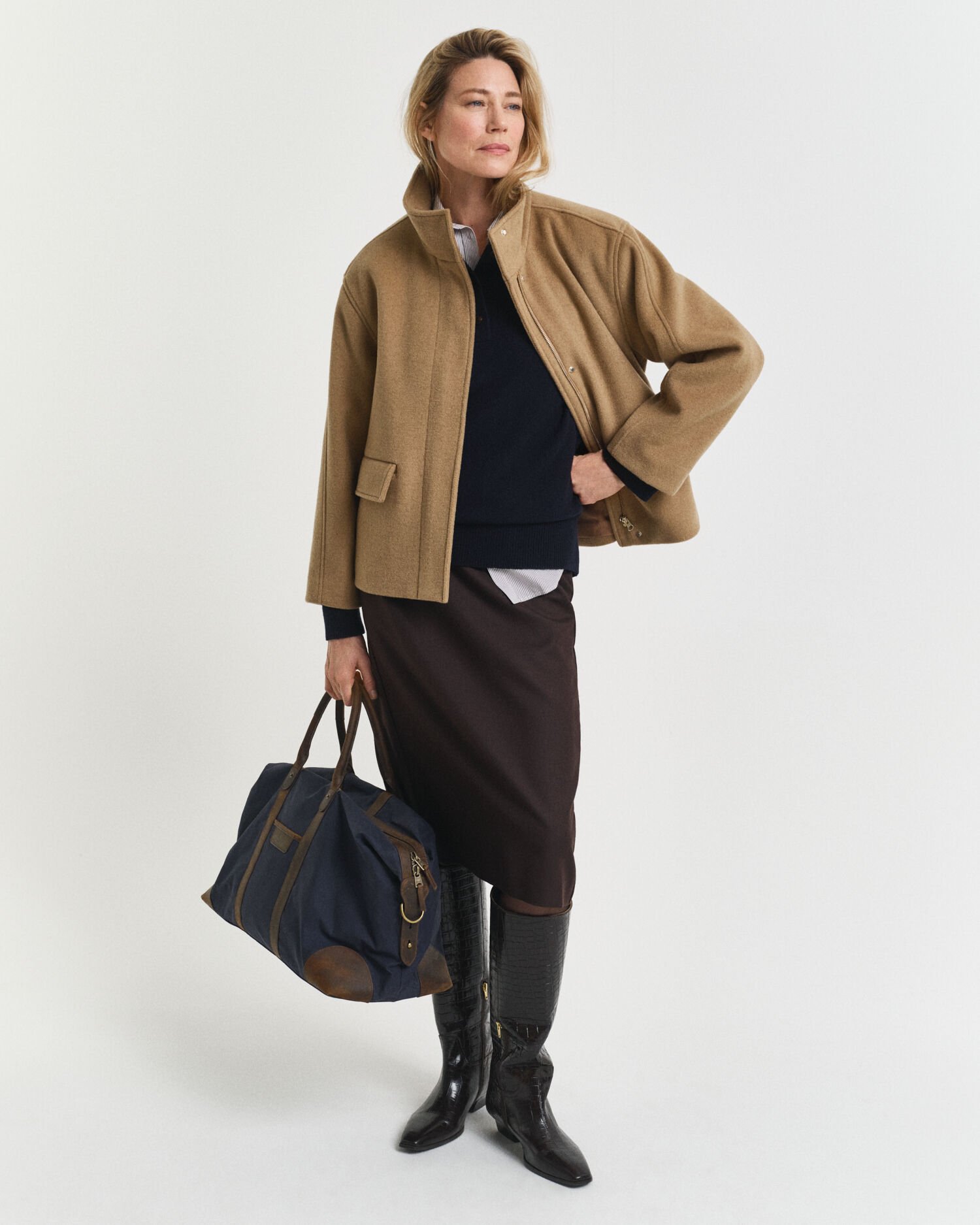 Lyhyt vetoketjullinen villakangastakki