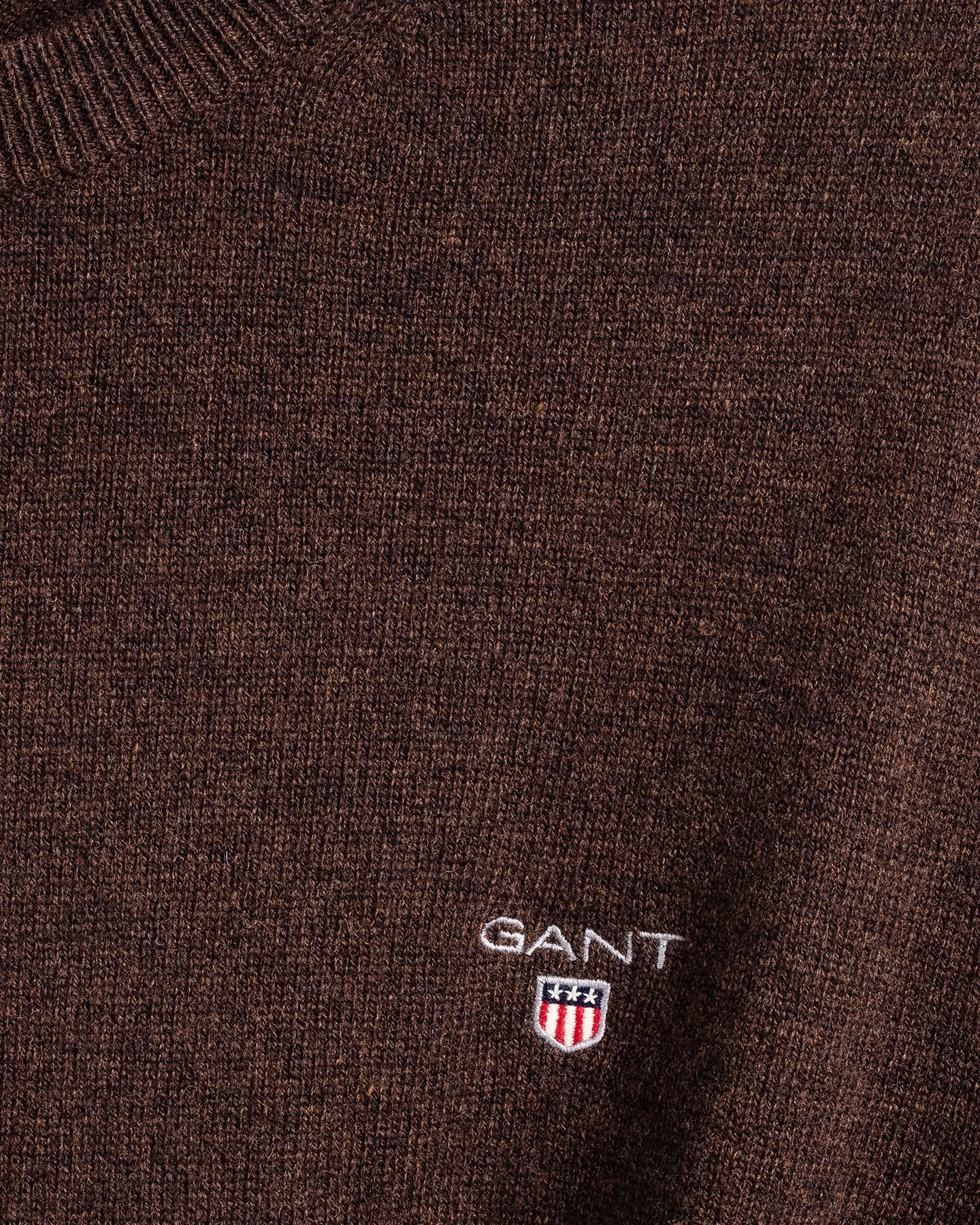 Neulepusero eritt&auml;in hienoa lampaanvillaa, py&ouml;re&auml; p&auml;&auml;ntie