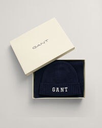 Pipo ja huivi lahjapakkauksessa