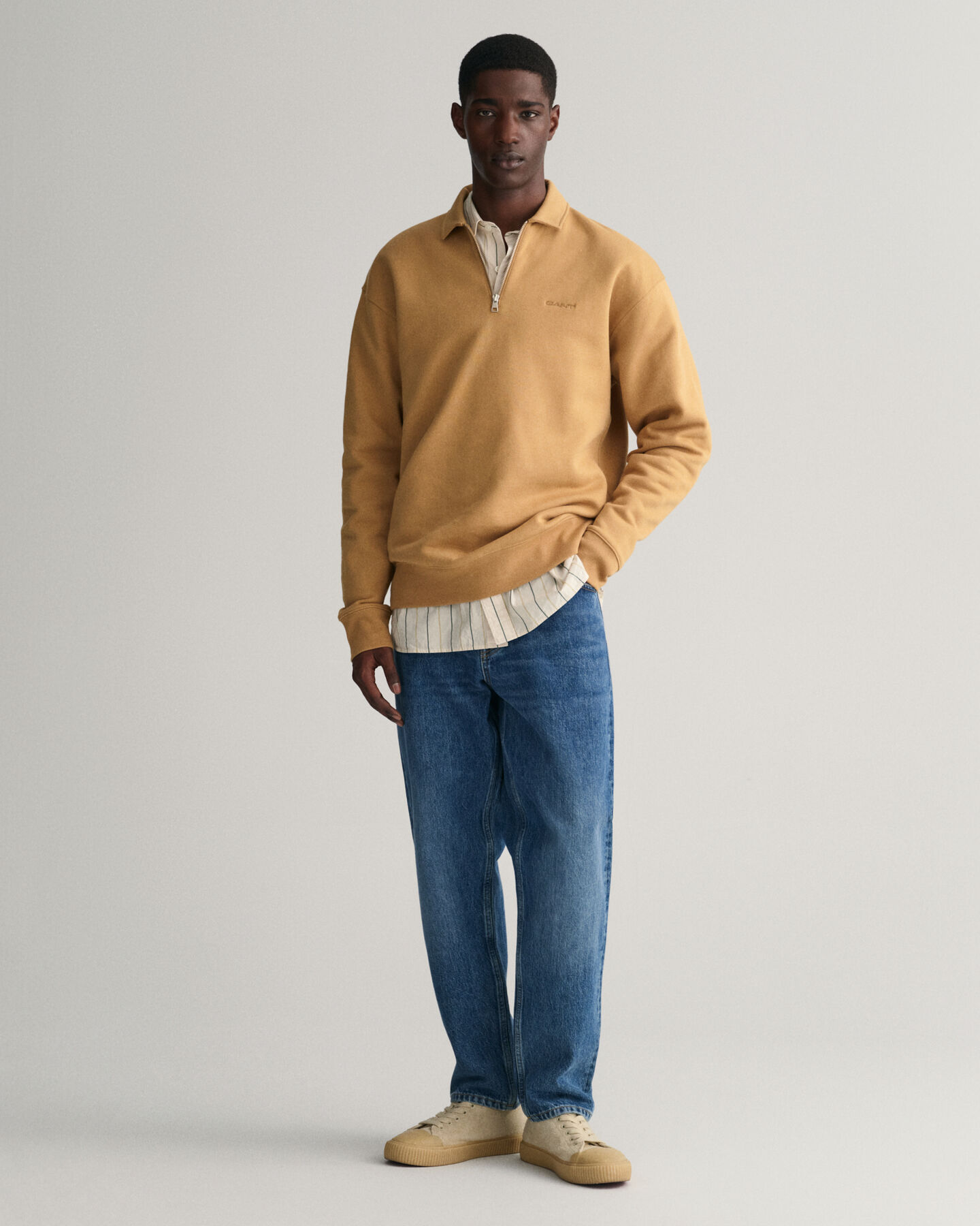 GANT&nbsp;Icon ‑collegepaita, jossa vetoketju p&auml;&auml;ntiell&auml;