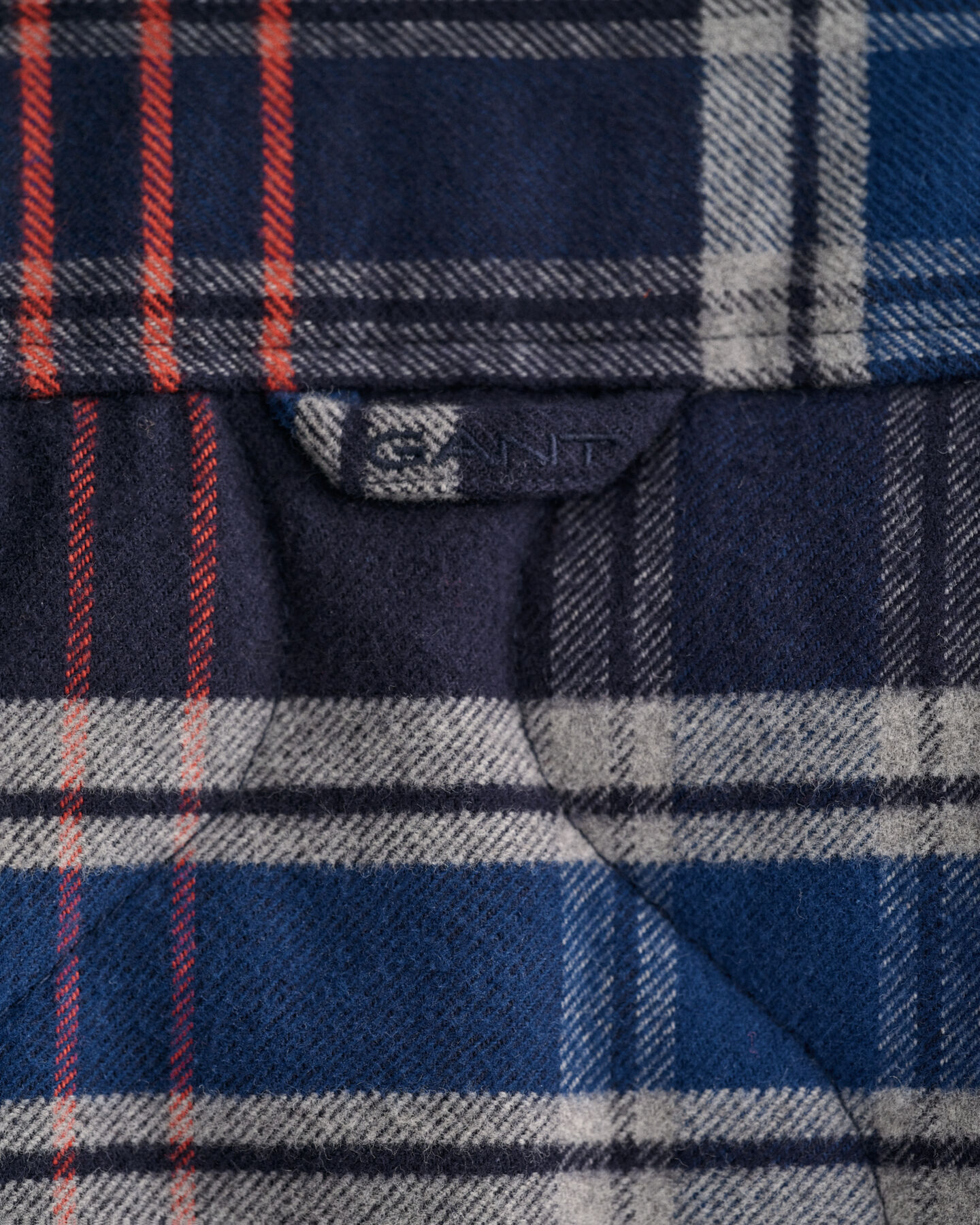 Tikattu flanellikankainen päällyspaita