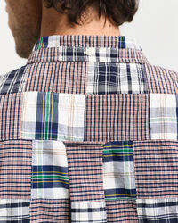 Relaxed fit ‑mitoitettu tilkkutyylinen paita ylijäämäkankaista