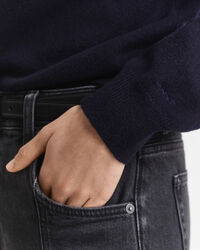 Neuletakki erittäin hienoa lampaanvillaa