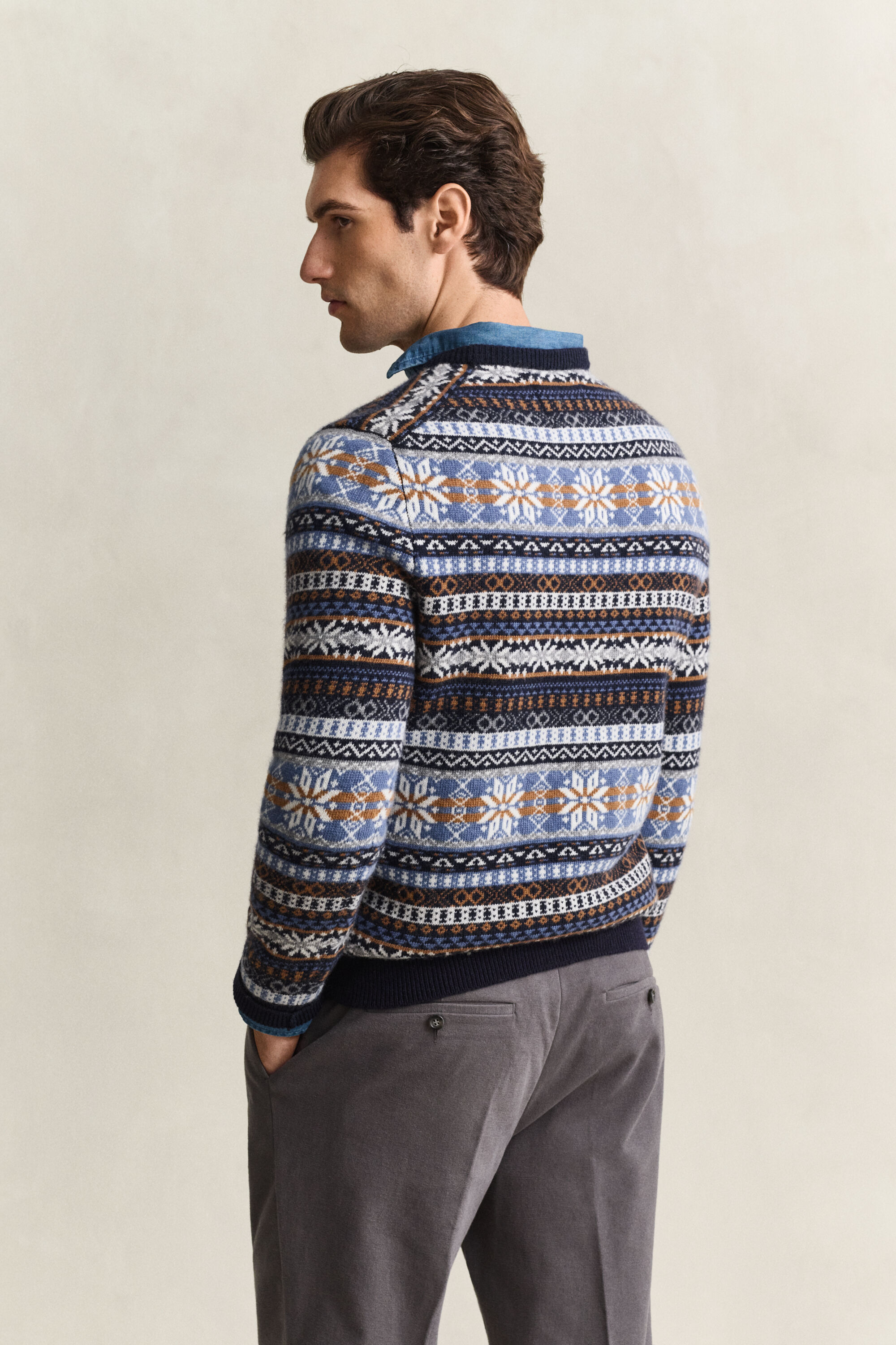 Fair isle ‑neulepusero, pyöreä pääntie