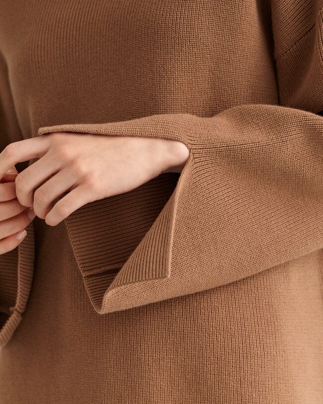 Joustinneulepusero kilpikonnakauluksella