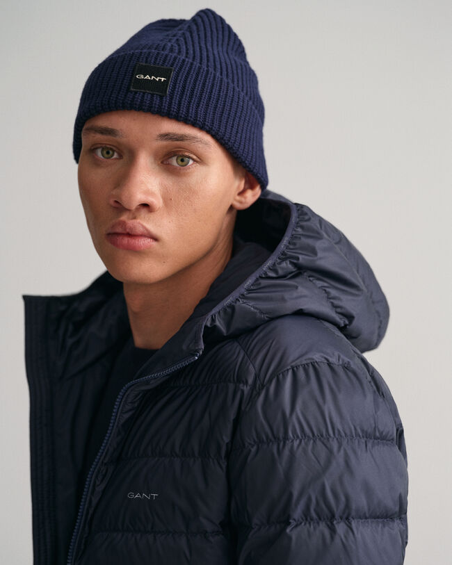 Kevyt hupullinen untuvatakki