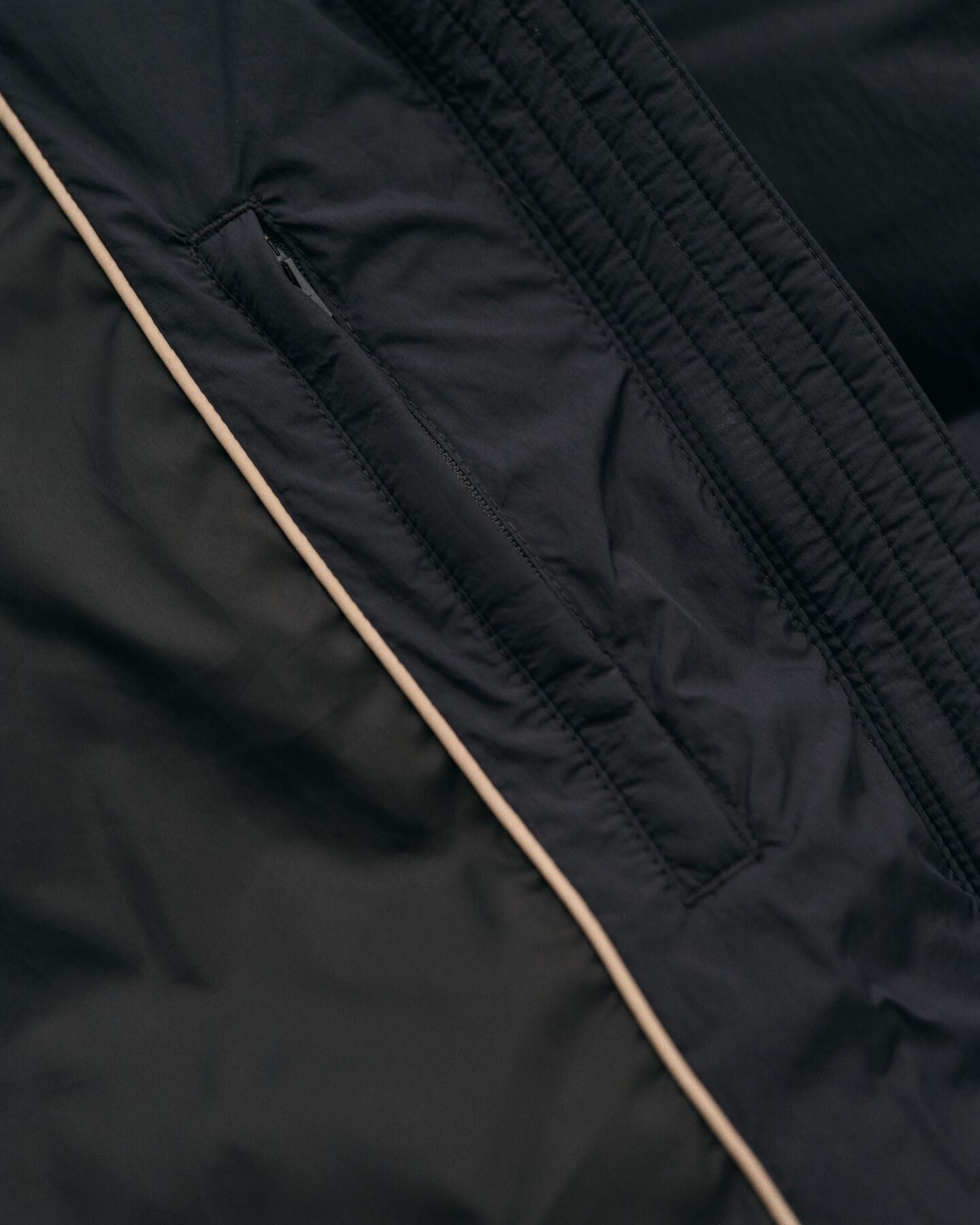 Lyhyt kevytuntuvatakki