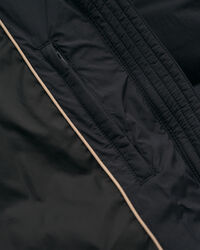 Lyhyt kevytuntuvatakki