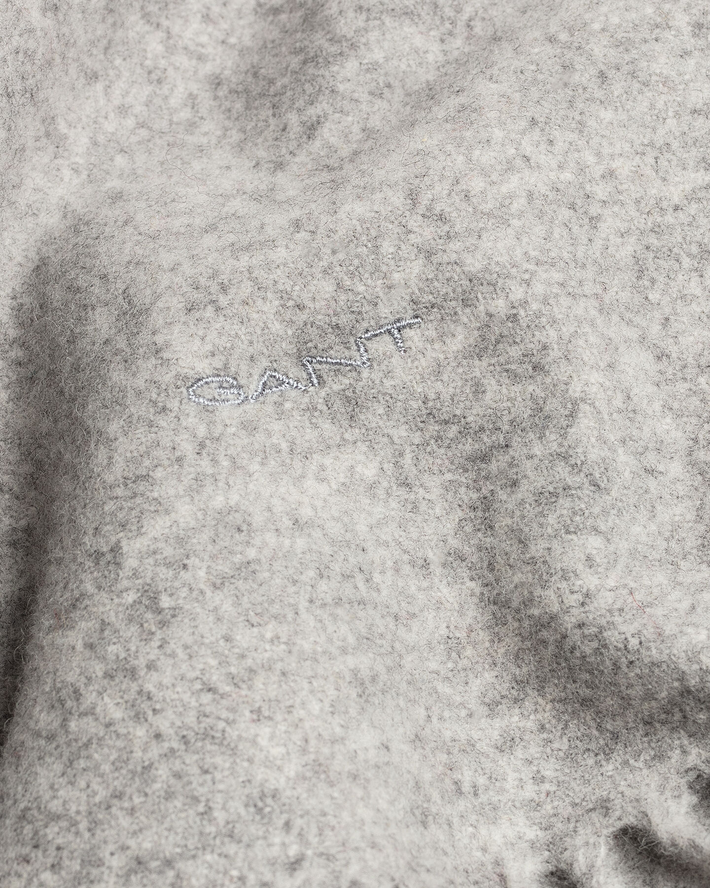 Yksiv&auml;rinen villahuivi