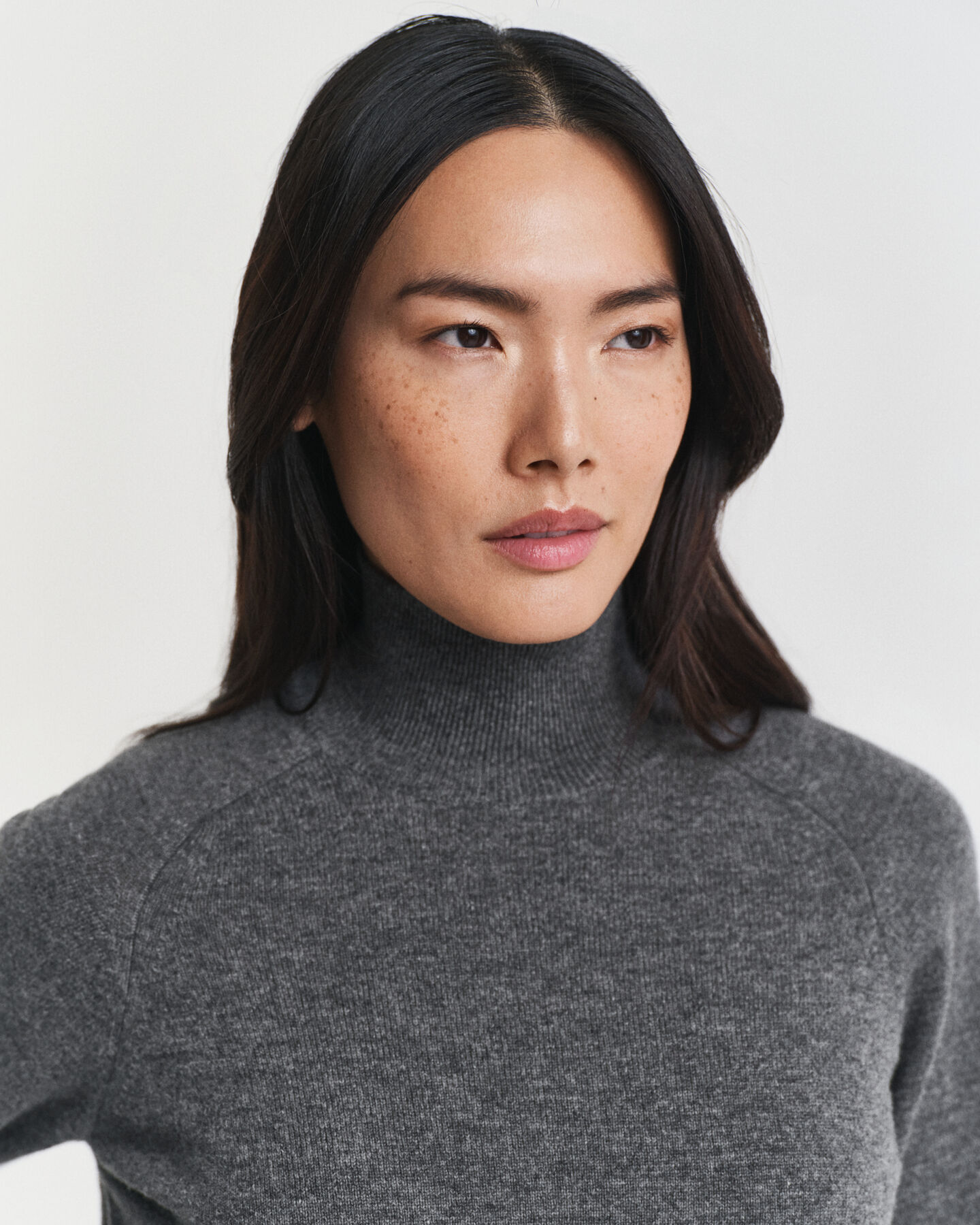 Karitsanvillainen neulemekko