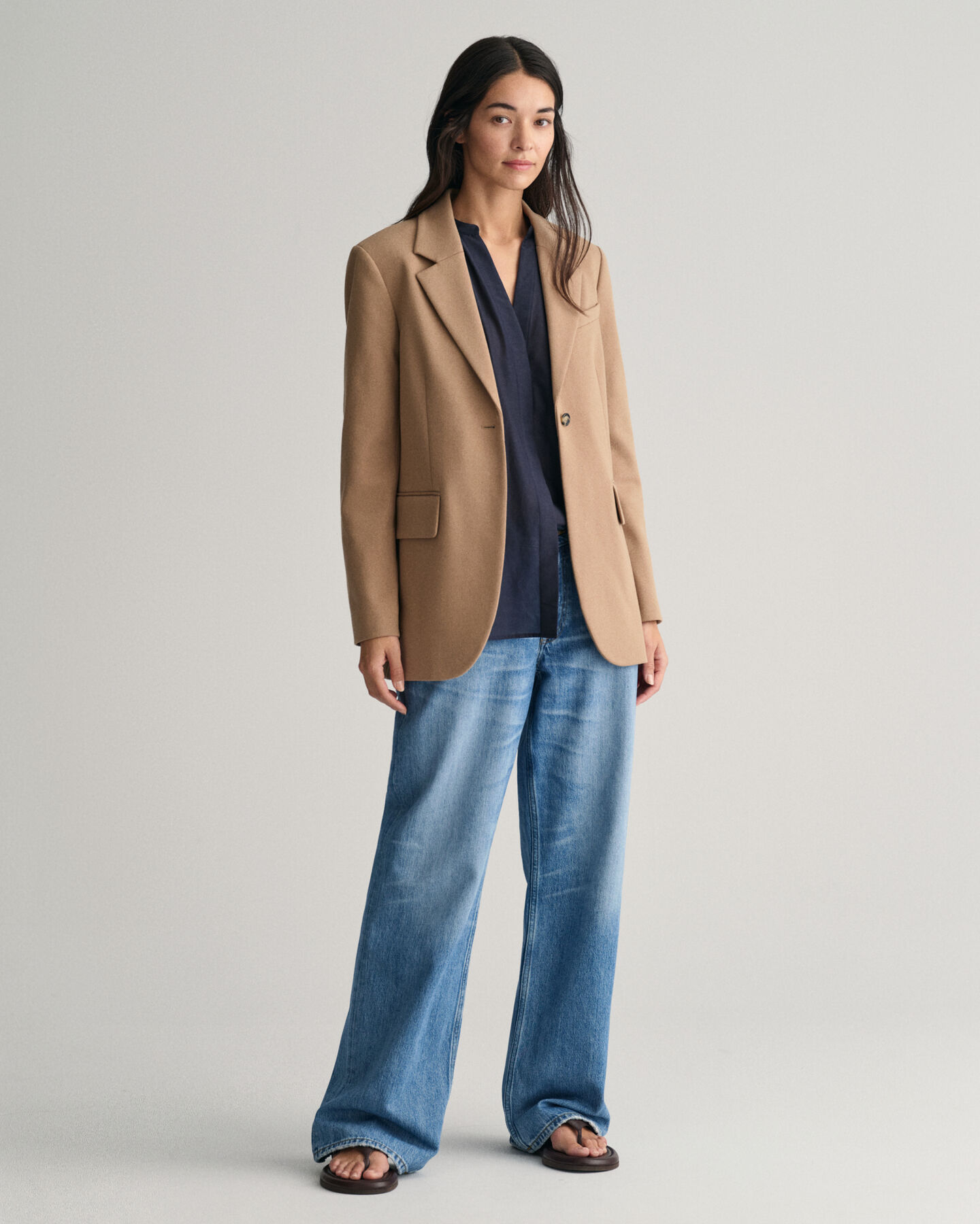 Regular fit ‑mitoitettu jerseybleiseri