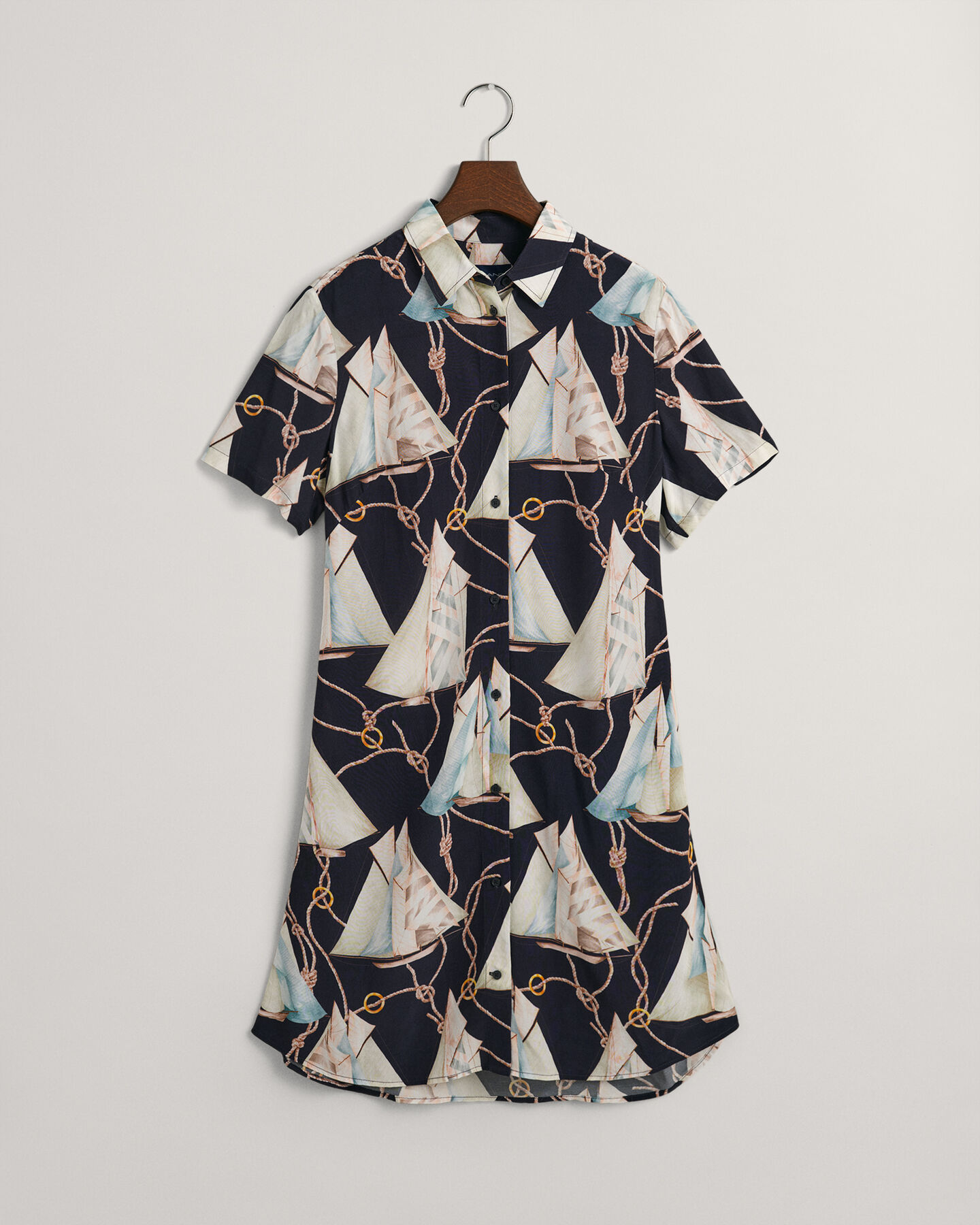 Slim fit ‑mitoitettu Sailing-printtipaitamekko