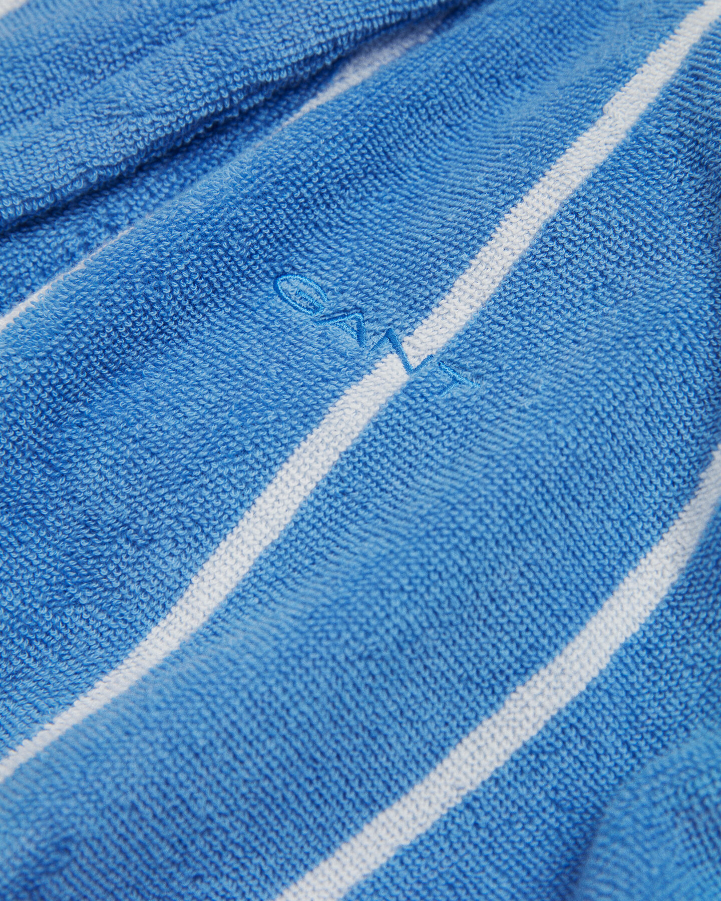 Raidallinen aamutakki