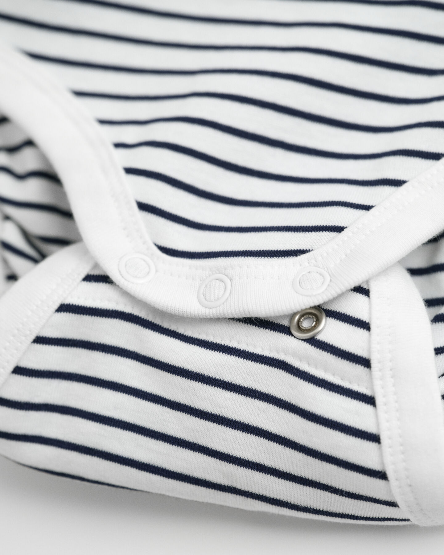 Baby-malliston raidallinen Shield-body