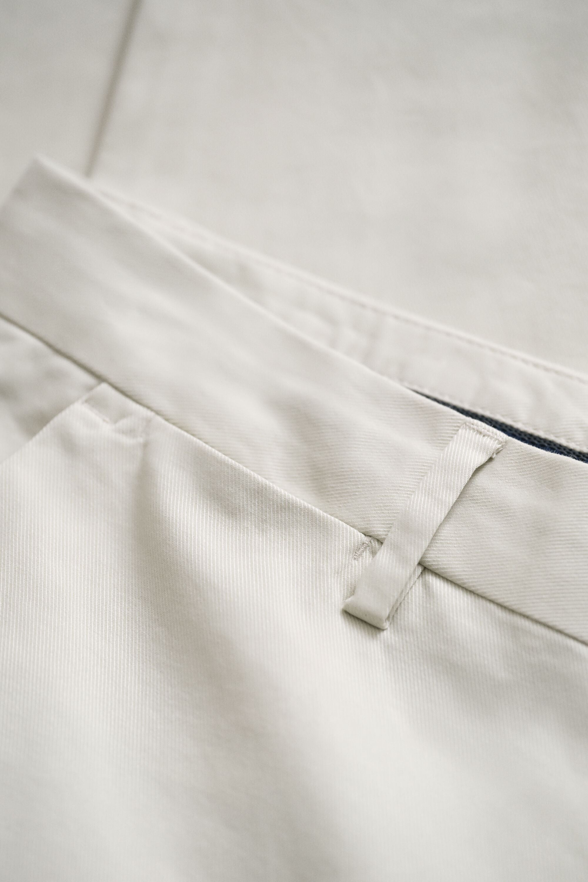 Regular fit ‑mitoitetut siistit chinot