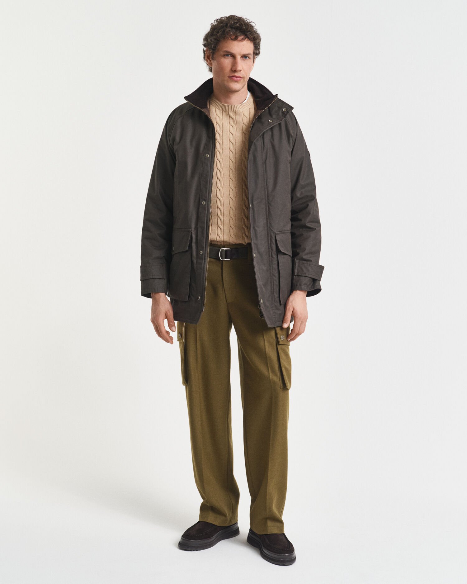 Puuvillainen palmikkoneulepusero, pyöreä pääntie