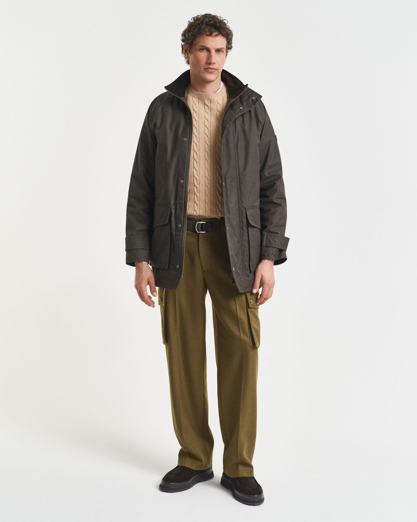 Puuvillainen palmikkoneulepusero, pyöreä pääntie