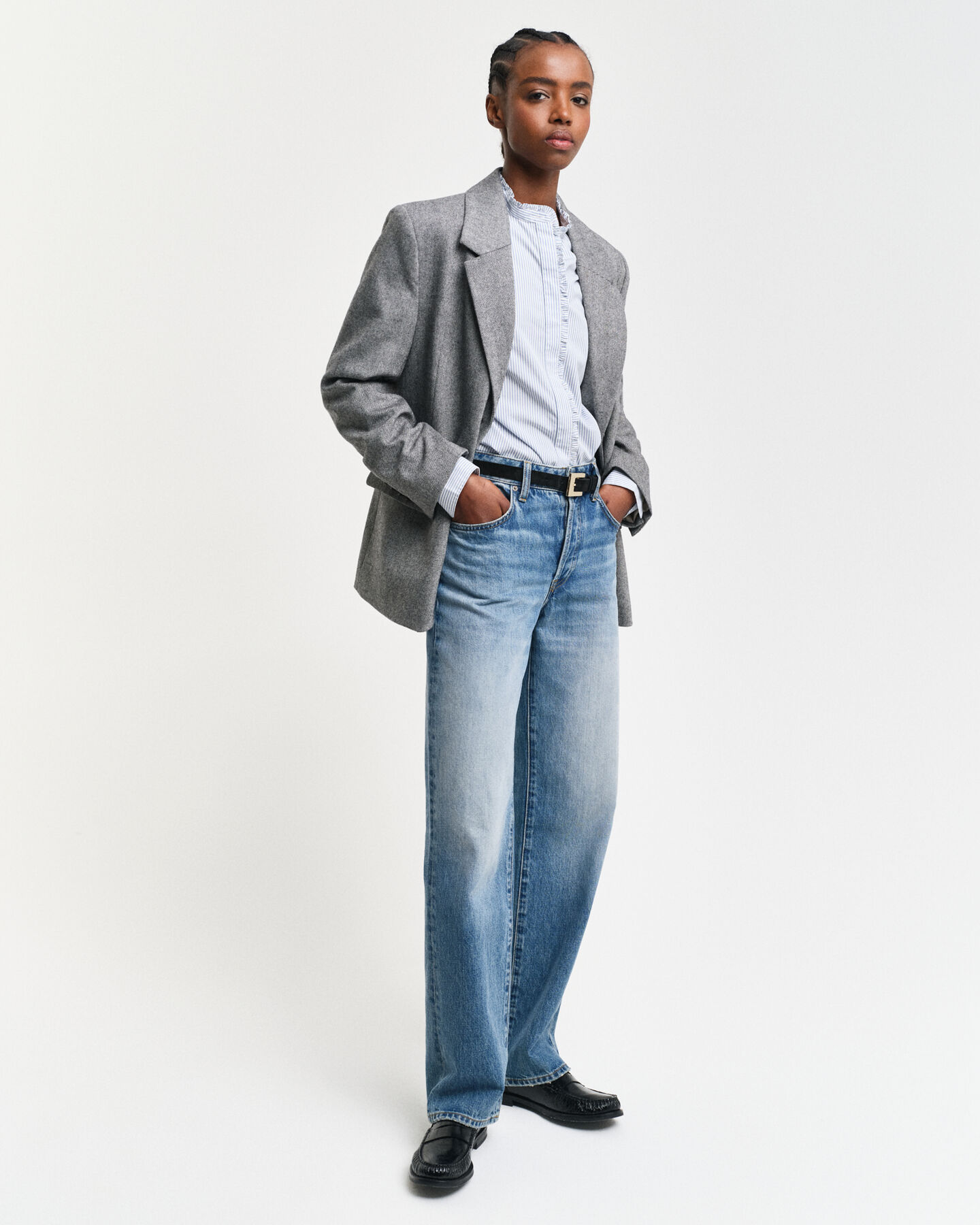 Regular fit ‑mitoitettu raidallinen röyhelöpaita