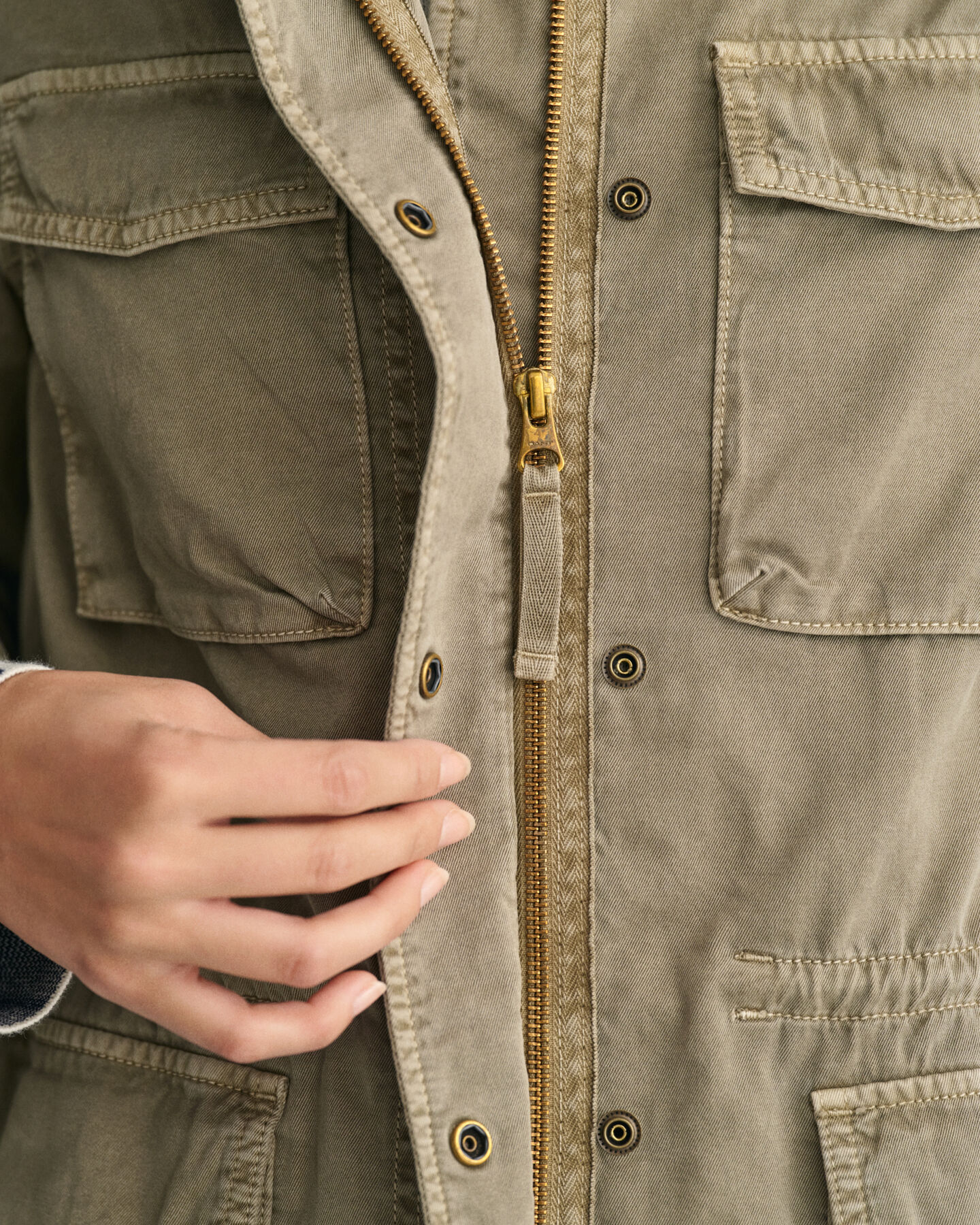 Valmiina värjätty armeijatakki