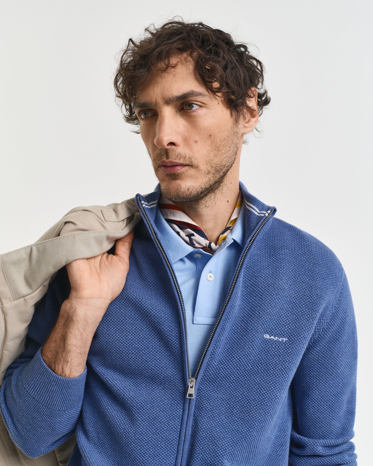 Vetoketjullinen pikeeneuletakki