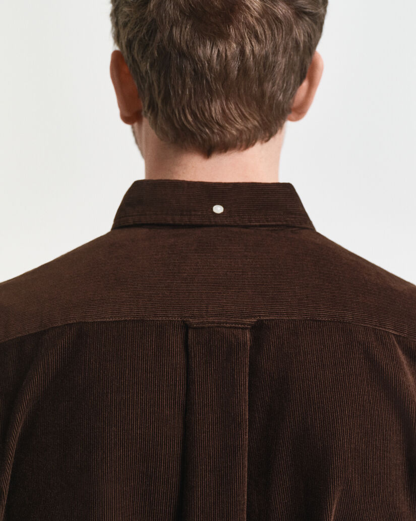 Regular fit ‑mitoitettu puuvillainen vakosamettipaita